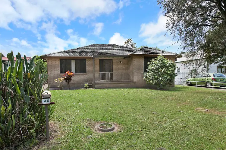 40 Warner Ave, Wyong NSW 2259