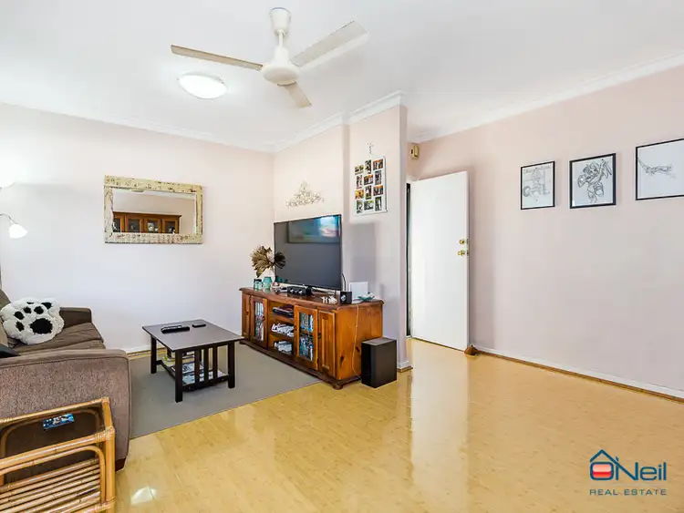 Fourth view of Homely house listing, 27 Lindy Way, Camillo WA 6111