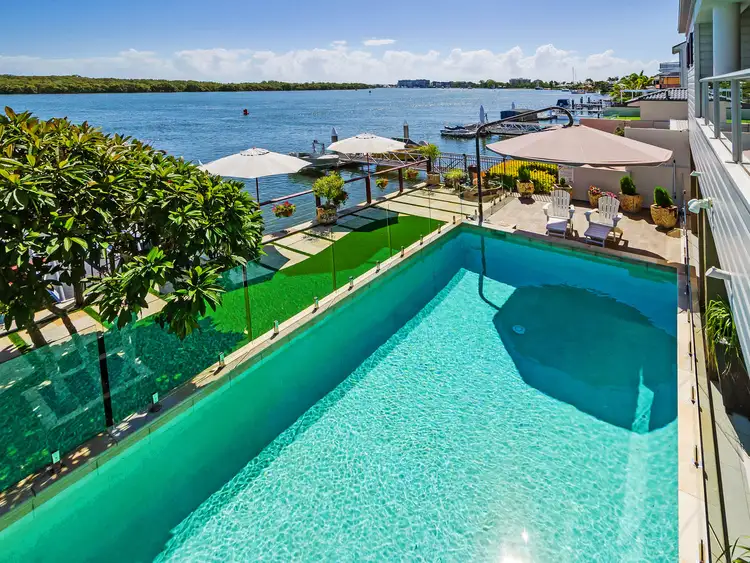 17 Hume Parade, Paradise Point QLD 4216