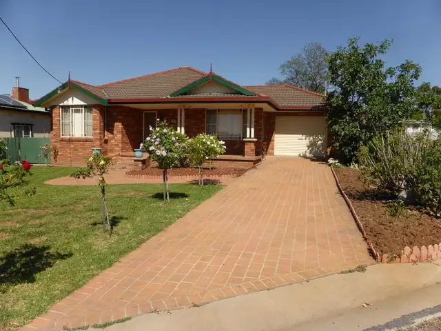 13 Phoenix Street, Parkes NSW 2870