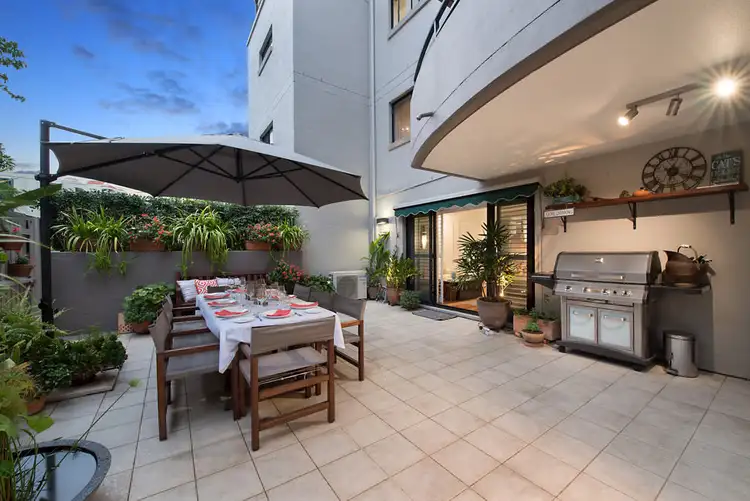 2/39 Cairns Street, Kangaroo Point QLD 4169