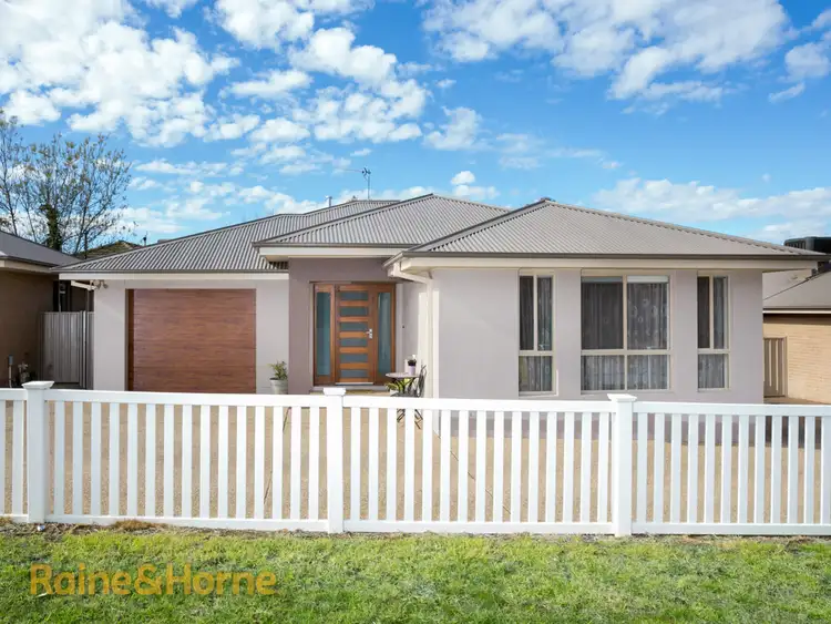 2/64 Stanley Street, Kooringal NSW 2650