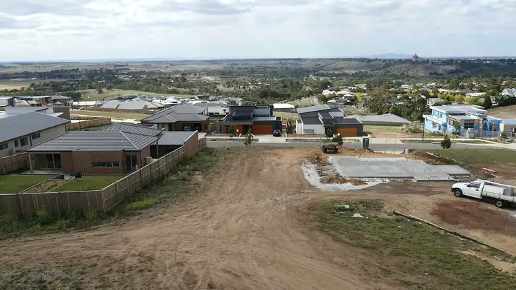 12 Balleroy Road, Highton VIC 3216