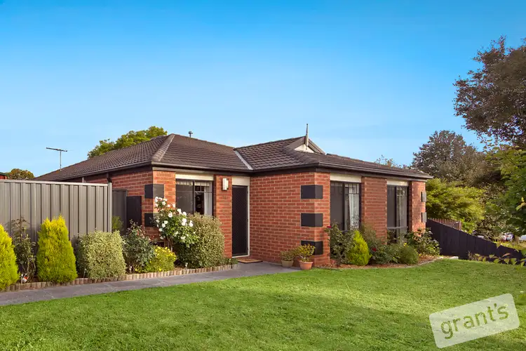25 Maltravers Crescent, Cranbourne North VIC 3977