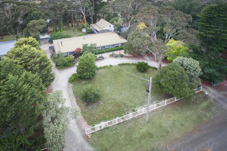 8 Zig Zag Road, Mount Macedon VIC 3441