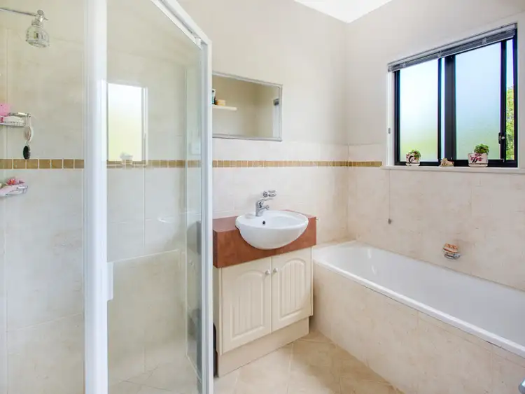 Sixth view of Homely villa listing, 2/31 South Kiama Drive, Kiama Heights NSW 2533