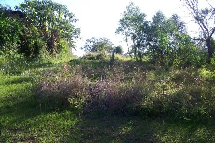 8 LAVENDER ST, Lamb Island QLD 4184