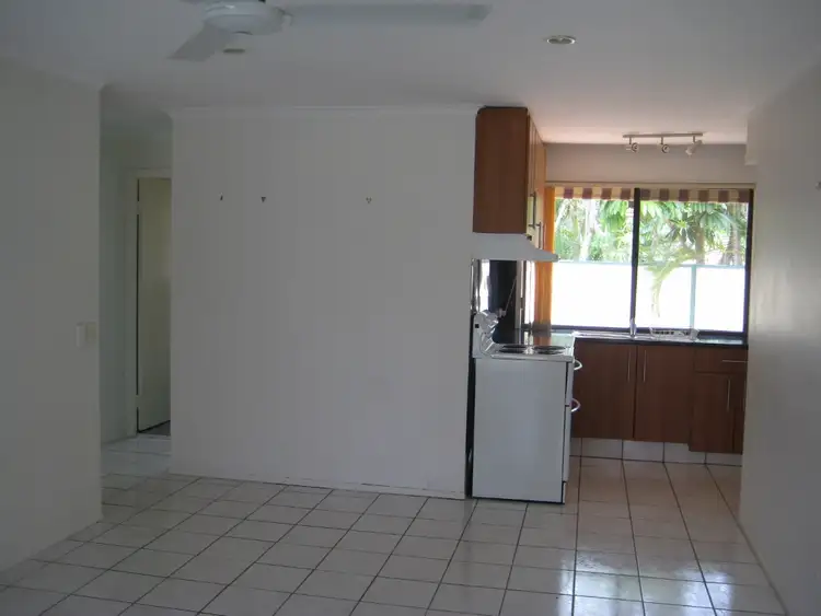 9/11 Hoya Court, Labrador QLD 4215