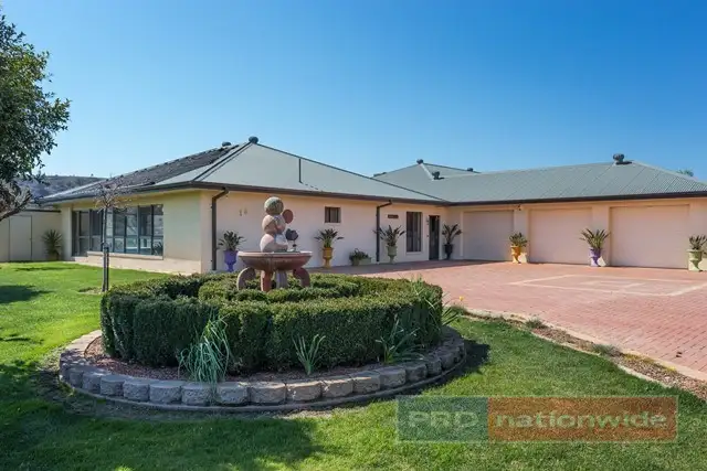 16 Henry Street, Adelong NSW 2729