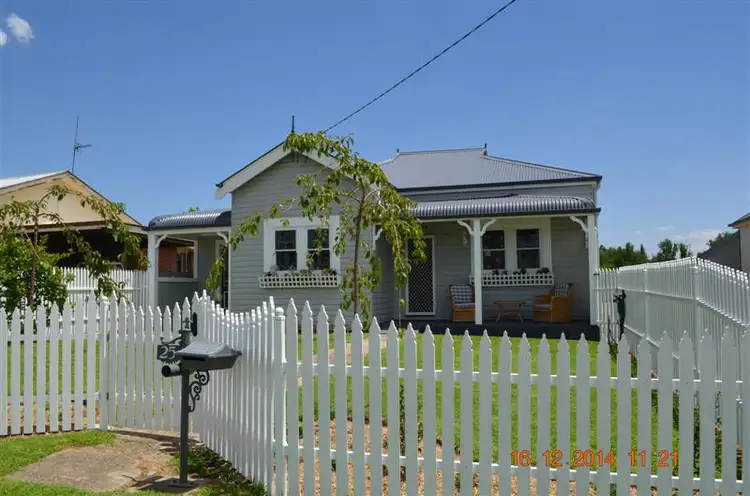 25 Merivale Street, Tumut NSW 2720