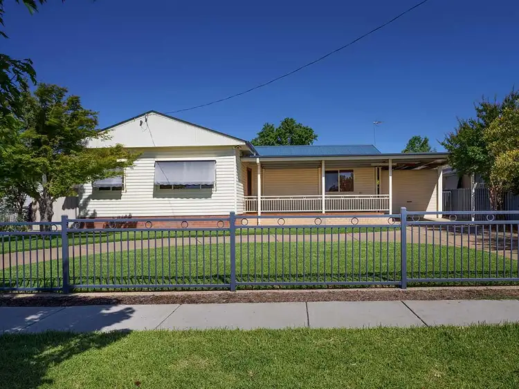 12 Plumpton Road, Kooringal NSW 2650