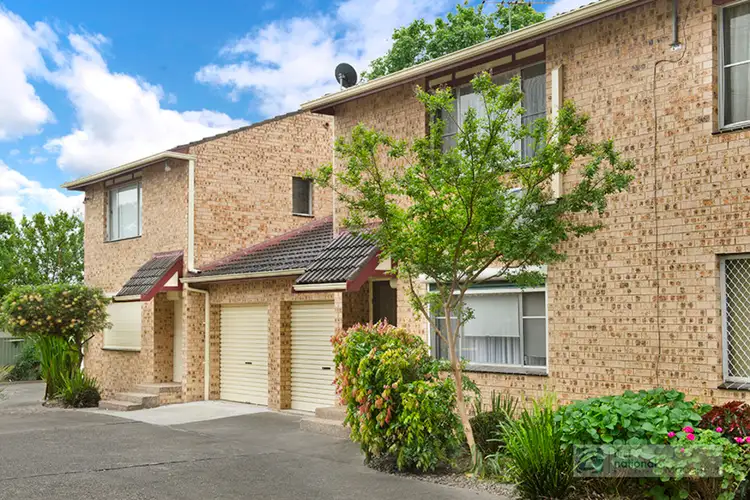4/25 Surrey Street, Minto NSW 2566