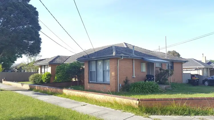 18 & 18a Pinewood Ave, Dandenong North VIC 3175