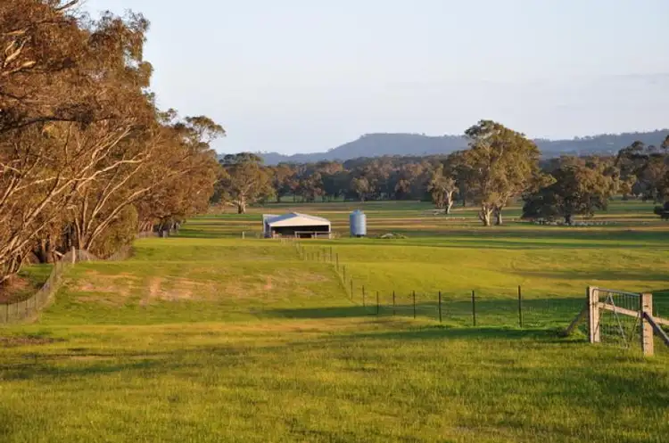 - Saw Pit Flat Road, Ararat VIC 3377