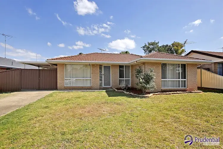 18 Oswald Crescent, Rosemeadow NSW 2560