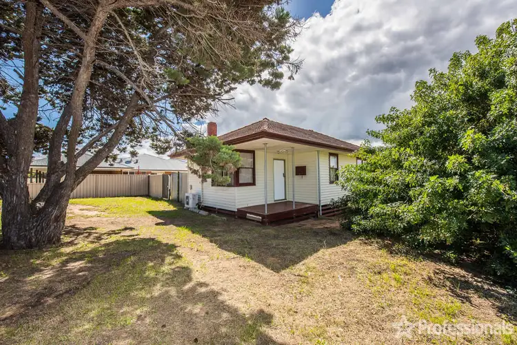 7 Crabbe Street, Rangeway WA 6530