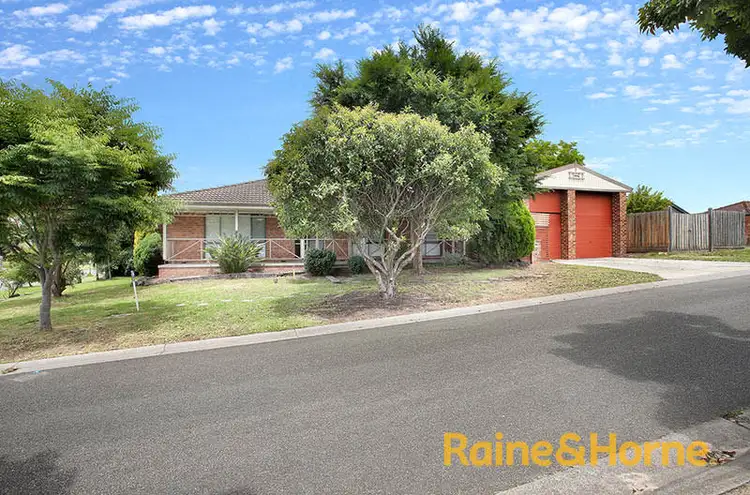 2 Hoop Pine Court, Cranbourne North VIC 3977
