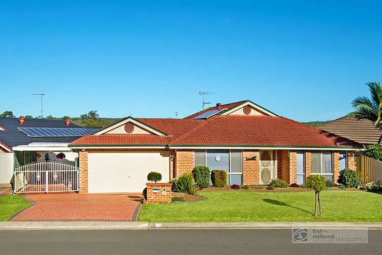 72 Crommelin Crescent, St Helens Park NSW 2560