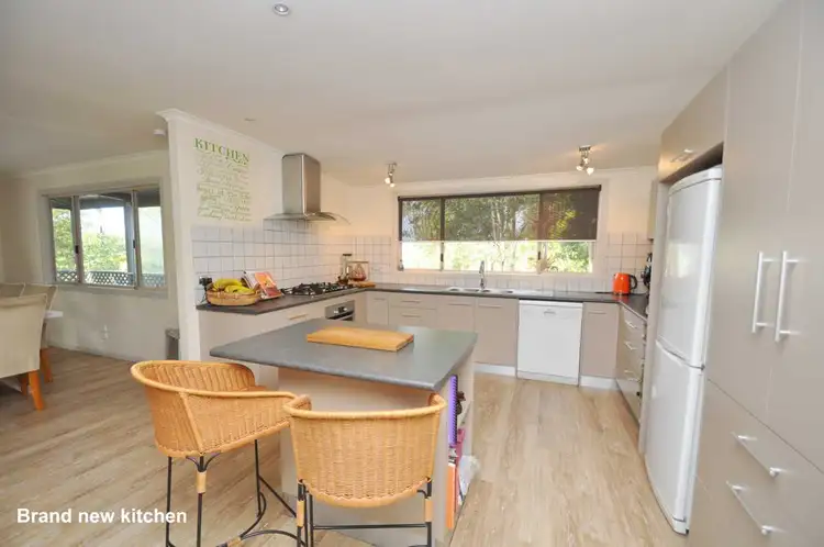 8 Tabor Drive, Tamborine Mountain QLD 4272
