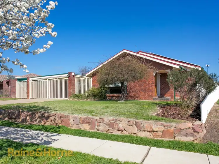 44 Pinaroo Drive, Glenfield Park NSW 2650