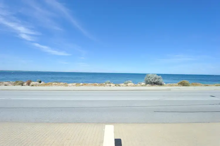 2/168 Arcadia Drive, Shoalwater WA 6169