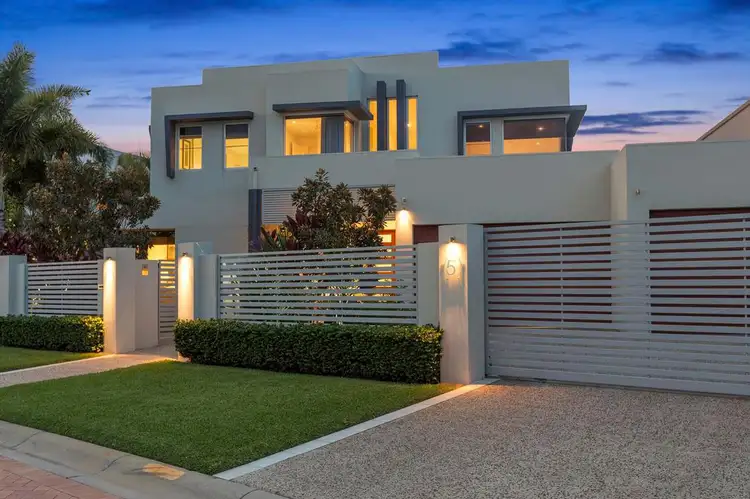 5 Hampton Court, Sovereign Islands QLD 4216