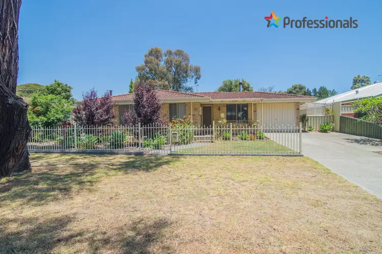 33 Chadwick Parade, Brookdale WA 6112