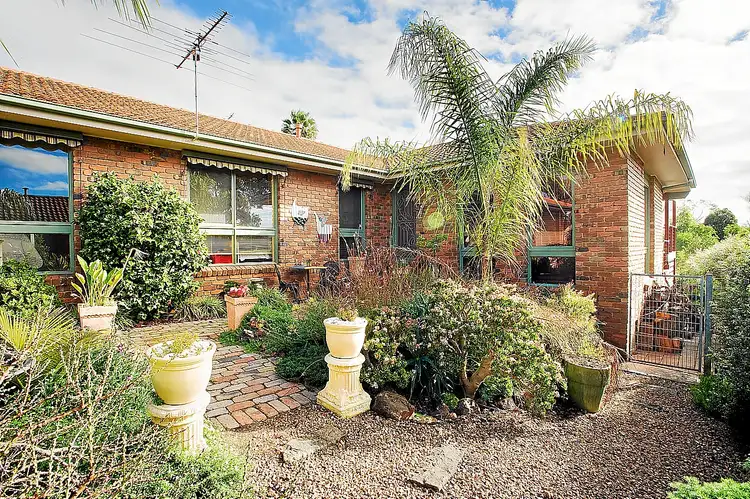 19 Robertsons Road, Bacchus Marsh VIC 3340