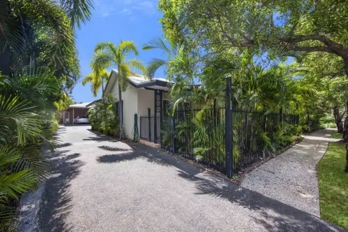 1/8 Sovereign Circuit, Coconut Grove NT 810