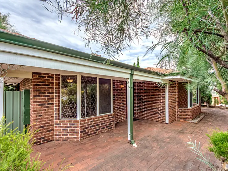 4 Hillside Road, Mount Richon WA 6112