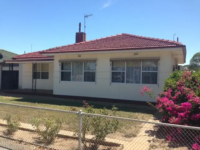 16 Tumby Bay Road, Cummins SA 5631