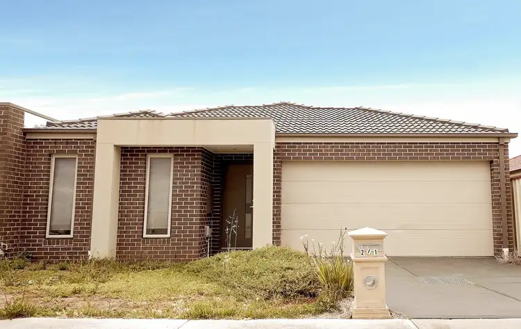 2/1 Charlotte Avenue, Melton West VIC 3337