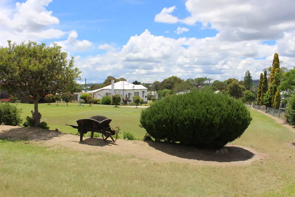 Main view of Homely house listing, 8 Erindee Avenue, Tenterfield NSW 2372
