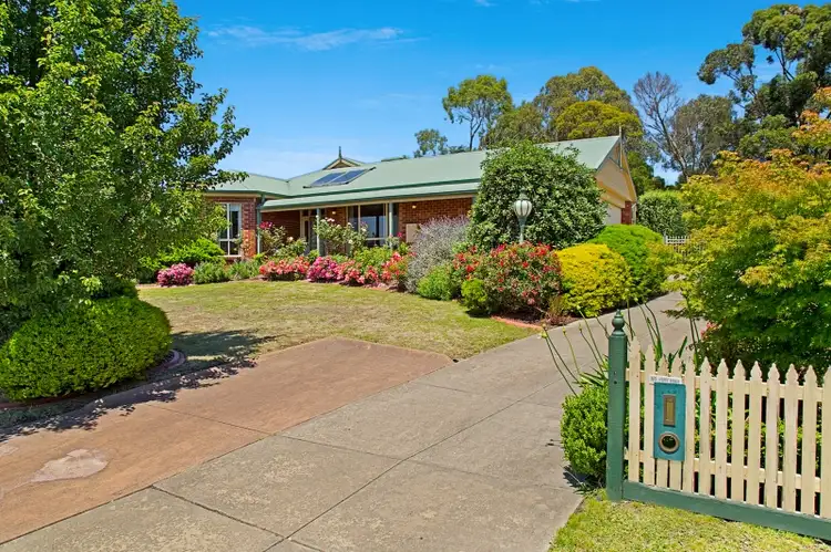 1 Carinya Drive, Gisborne VIC 3437