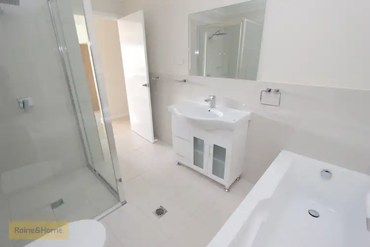 Fifth view of Homely unit listing, 4/40 Wentworth Drive, Kelso NSW 2795