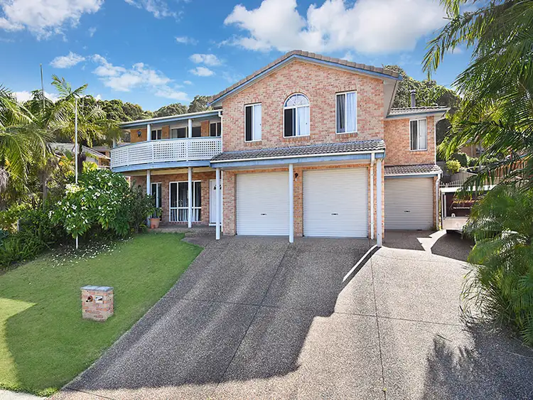 43 Silky Oak Dr, Caves Beach NSW 2281