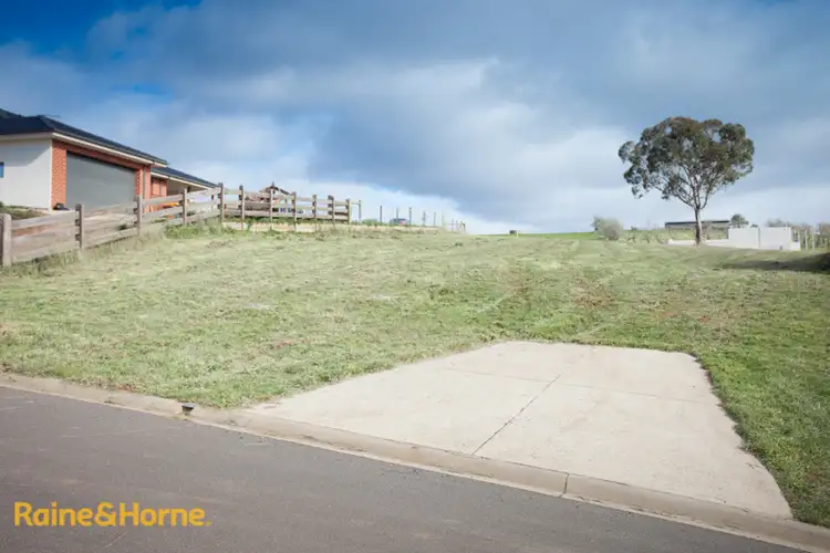6 Muir Court, Romsey VIC 3434