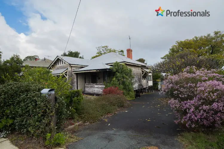 28 Fourth Road, Armadale WA 6112