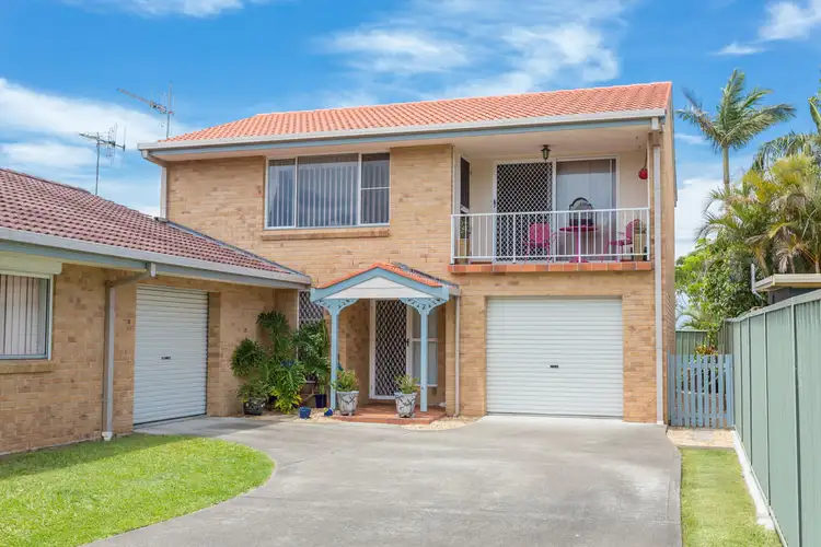 2/22 Old Bar Road, Old Bar NSW 2430