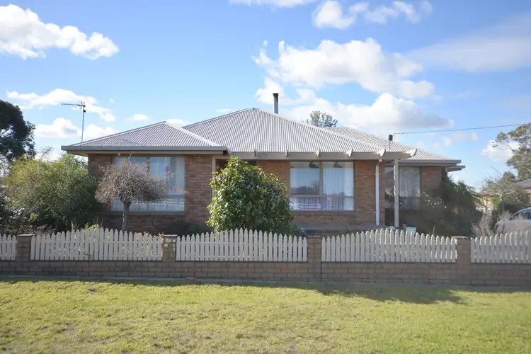 28 Woodward Street, Wy Yung VIC 3875