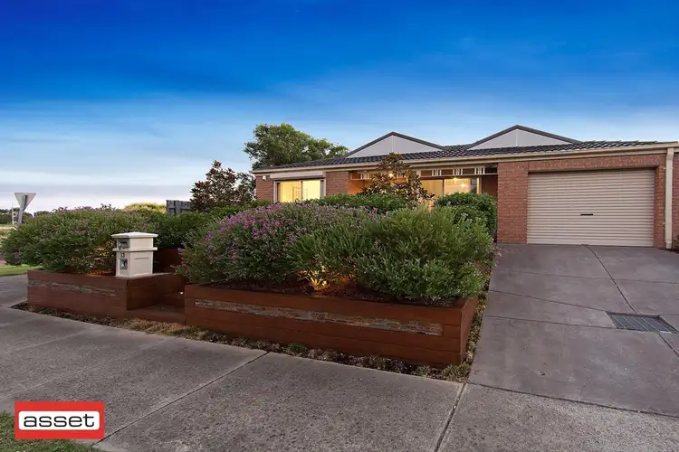 13 Fiander Close, Cranbourne East VIC 3977