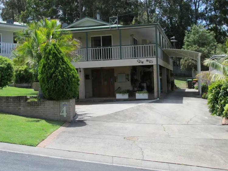 4 Wallarah Street, Surfside NSW 2536