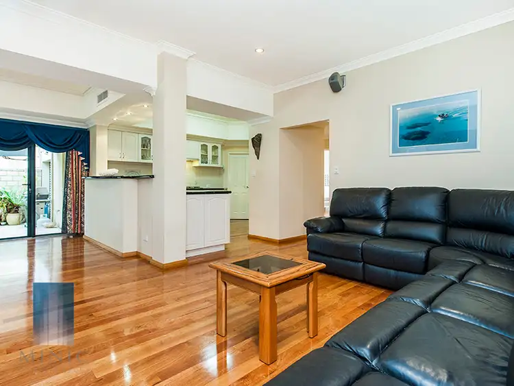 Fourth view of Homely house listing, 6 Kenneally Circuit, Salter Point WA 6152