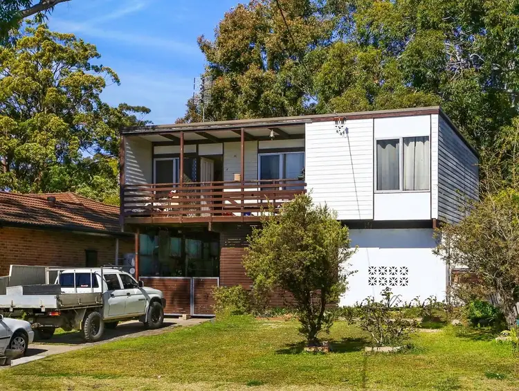 20 Gladys Avenue, Berkeley Vale NSW 2261