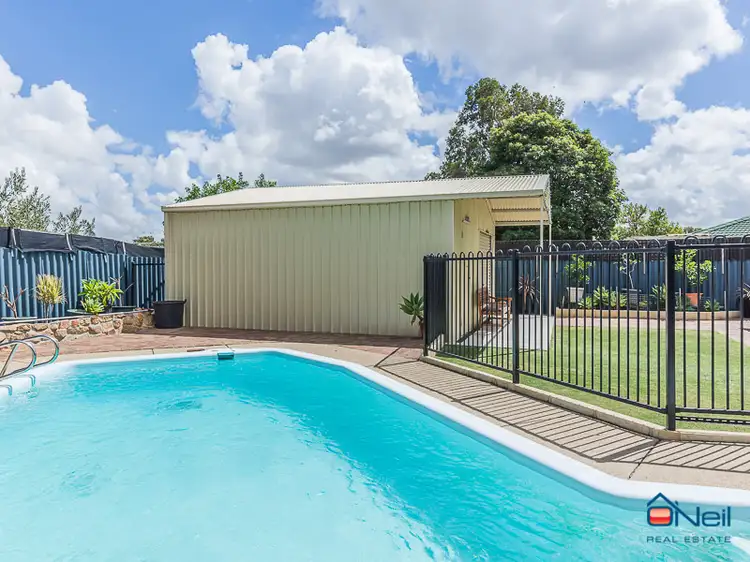 15 Ravenscroft Way, Kelmscott WA 6111