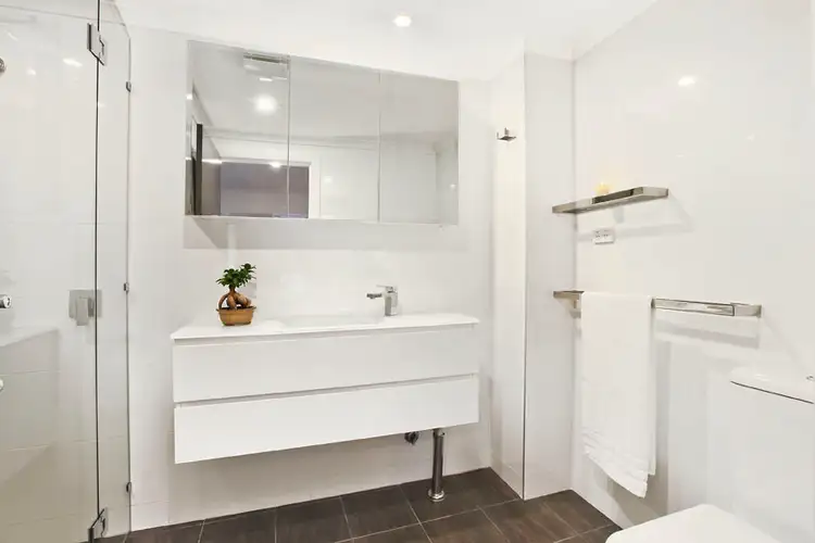 Sixth view of Homely unit listing, 2/10 Waterloo Street, Narrabeen NSW 2101