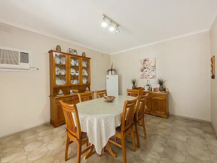 Fifth view of Homely house listing, 8 Avondale Ave, St Albans VIC 3021