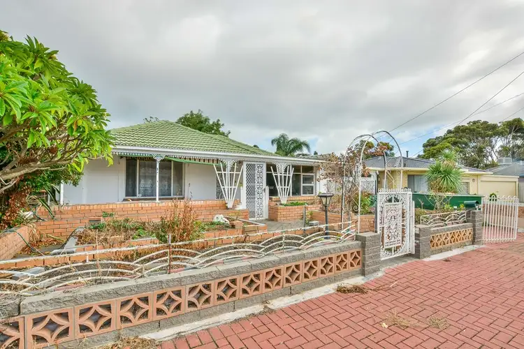 27 Warwick Grove, Morphett Vale SA 5162