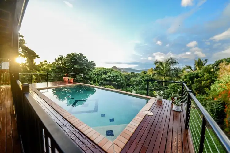 25 Island Drive, Cannonvale QLD 4802