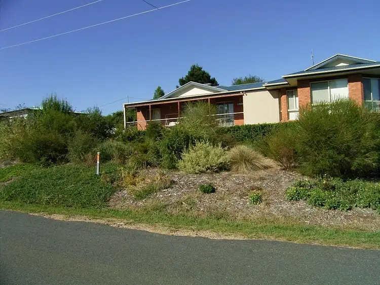 6 Cromwell Street, Adelong NSW 2729